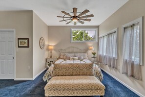 4 chambres, fer et planche à repasser, Wi-Fi gratuit, draps fournis