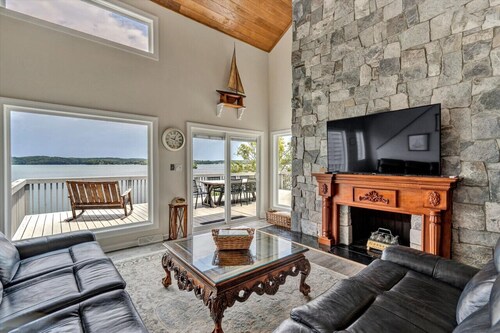 Gunner`s Lookout- Standout property in Bernard`s Landing- all the amenites but you will not want to leave the townhome!