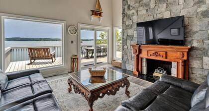 Gunner`s Lookout- Standout property in Bernard`s Landing- all the amenites but you will not want to leave the townhome!