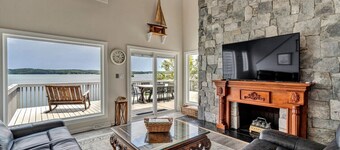 Gunner`s Lookout- Standout property in Bernard`s Landing- all the amenites but you will not want to leave the townhome!