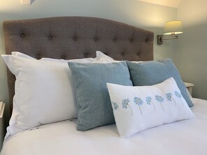Habitación doble Premium, 1 cama matrimonial, vista al jardín | Sábanas de algodón egipcio y ropa de cama de alta calidad