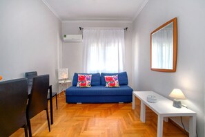 公寓 | 起居区 | 45-英寸纯平电视（配备数码频道）、电视、办公室