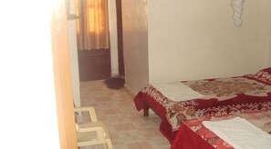 Standardzimmer | Schreibtisch, Verdunkelungsvorhänge, kostenloses WLAN, Bettwäsche