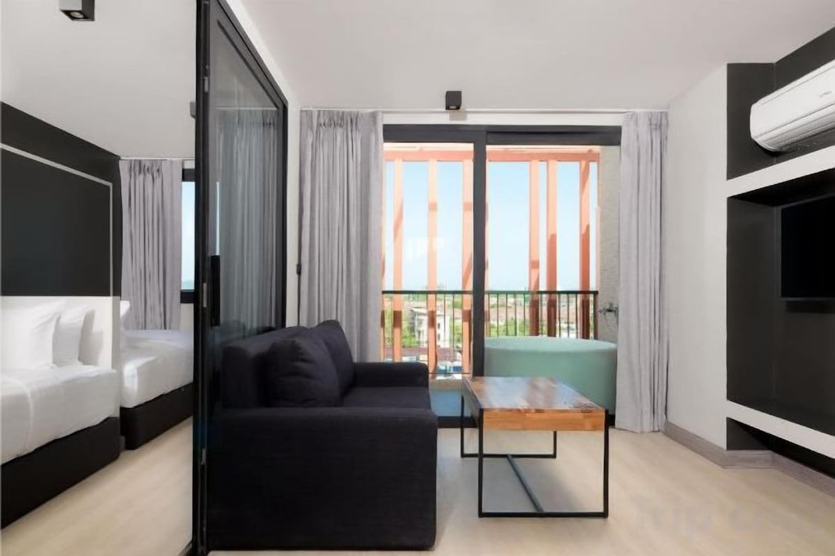 Living area | Flat-screen TV
