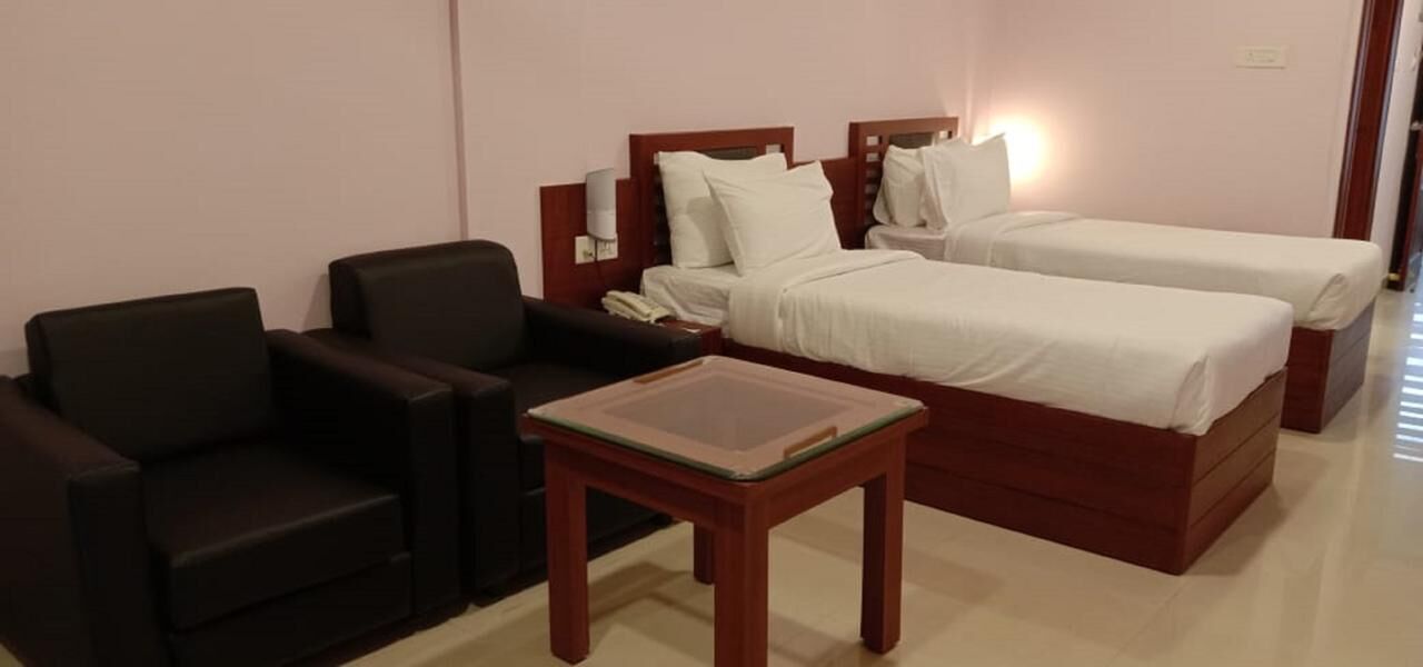 deluxe room | living room | 30-inch led tv with cable channels, tv