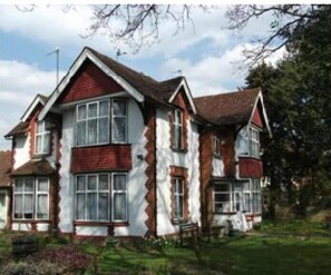 Exterior - Lenton Lodge Guest House (Horley)