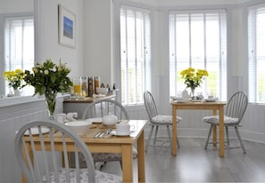 Free daily English breakfast