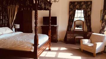 Deluxe Double Room | Individually decorated, individually furnished, laptop workspace