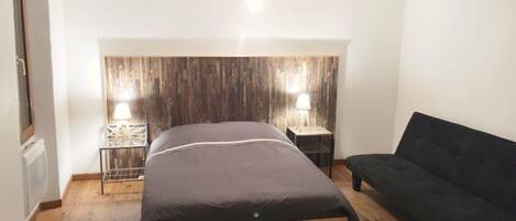 1 chambre, fer et planche à repasser, lit parapluie, Wi-Fi