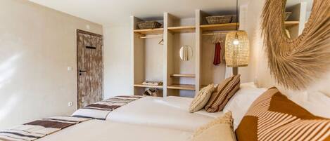 2 bedrooms, desk, iron/ironing board, travel cot