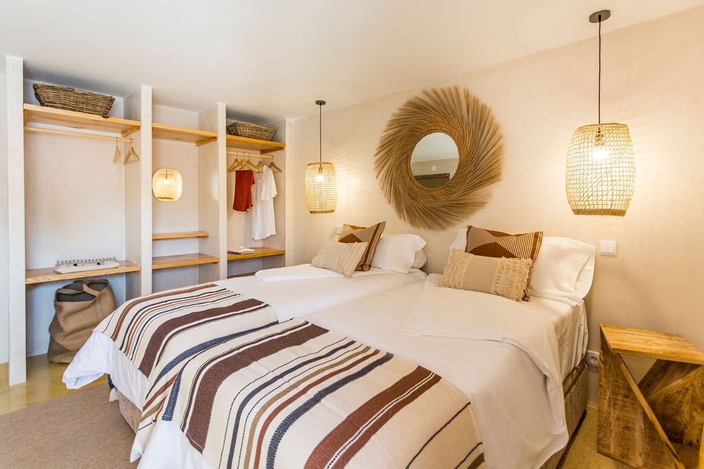 2 Schlafzimmer, Schreibtisch, Bügeleisen/Bügelbrett, Reisekinderbett