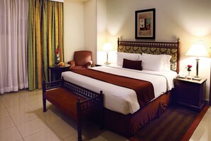 In-room safe, desk, blackout curtains, iron/ironing board - Avari Xpress Islamabad (Rawalpindi)