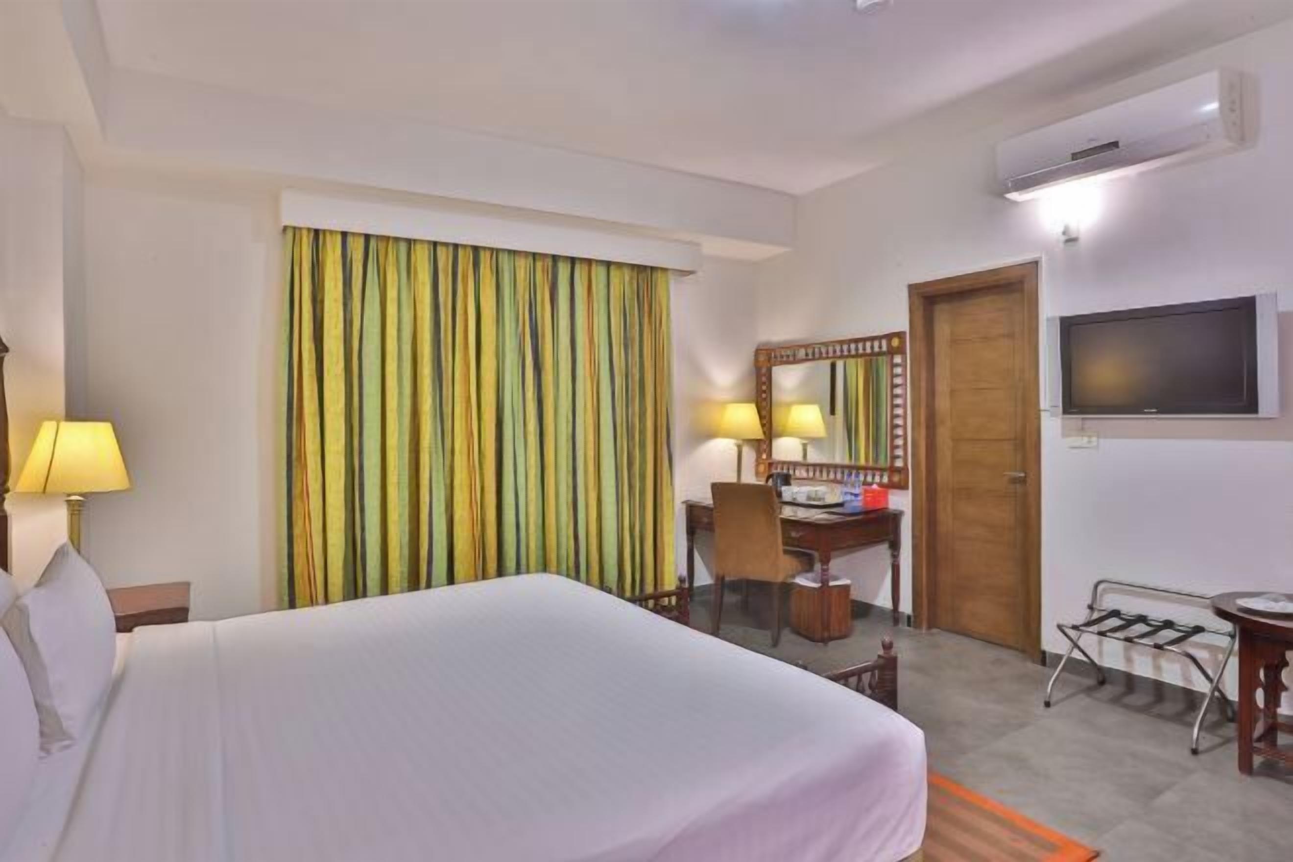 Coffres-forts dans les chambres, bureau, rideaux occultants