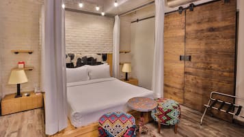 Caja de seguridad en la habitación, escritorio y cortinas blackout