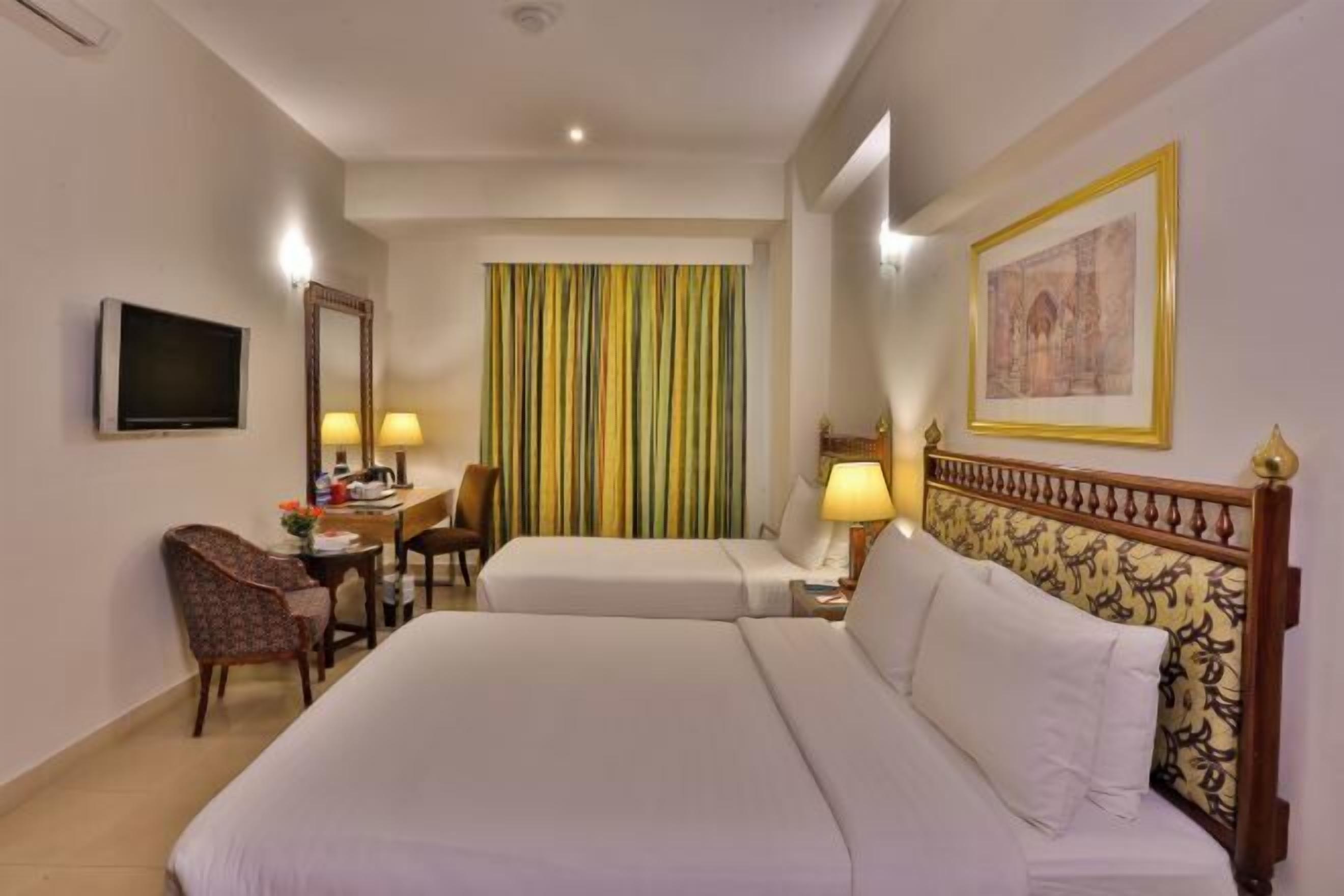 Coffres-forts dans les chambres, bureau, rideaux occultants