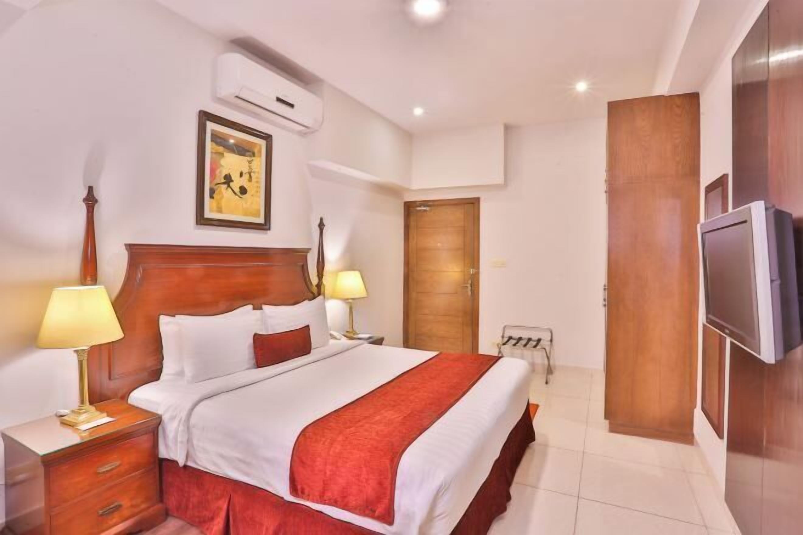 Coffres-forts dans les chambres, bureau, rideaux occultants