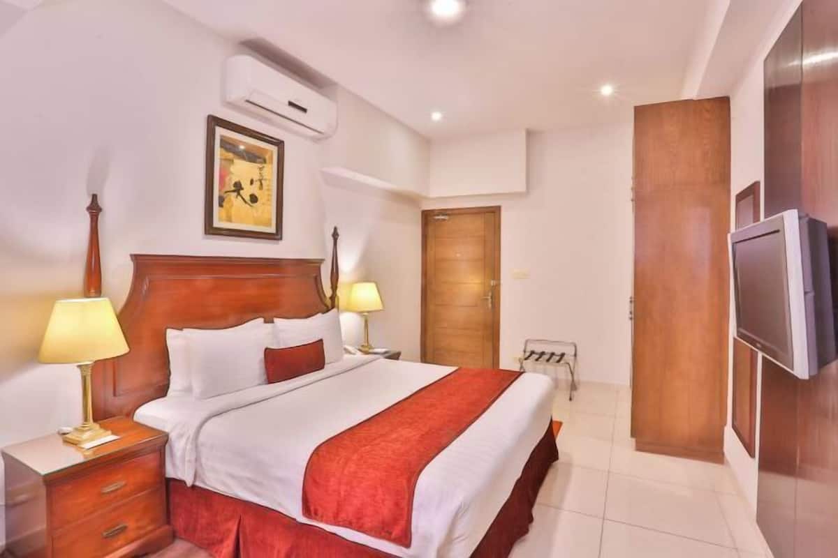 Coffres-forts dans les chambres, bureau, rideaux occultants