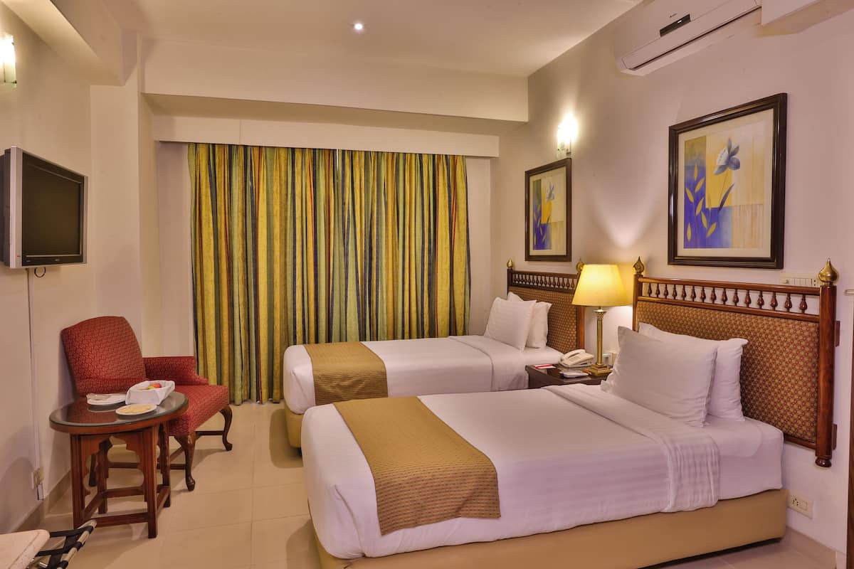 Superior Double Room | In-room safe, desk, blackout drapes, iron/ironing board