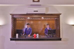 Reception - Avari Xpress Islamabad (Rawalpindi)