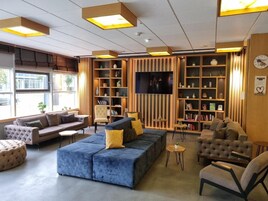 43-英寸LED 电视（配备卫星频道）、电视、首映电影