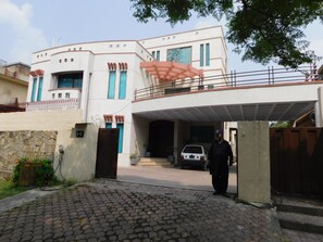 واجهة المنشأة