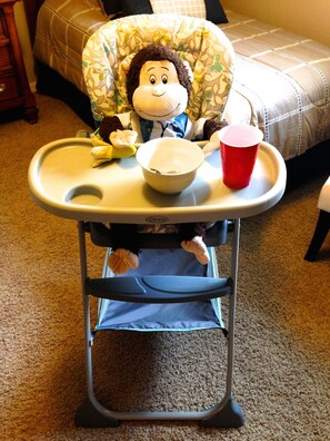 3 bedrooms, desk, iron/ironing board, travel cot