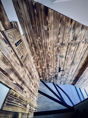 A modern interior with a sloped ceiling and wooden paneling. - Gîte "Au bord des Embruns" 4 to 6 Pers in the heart of the Landing Beaches. (Grandcamp-Maisy)