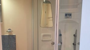 Reading nights Rivendell double 2 | Bathroom shower - Reading Nights Rivendell (Reading)