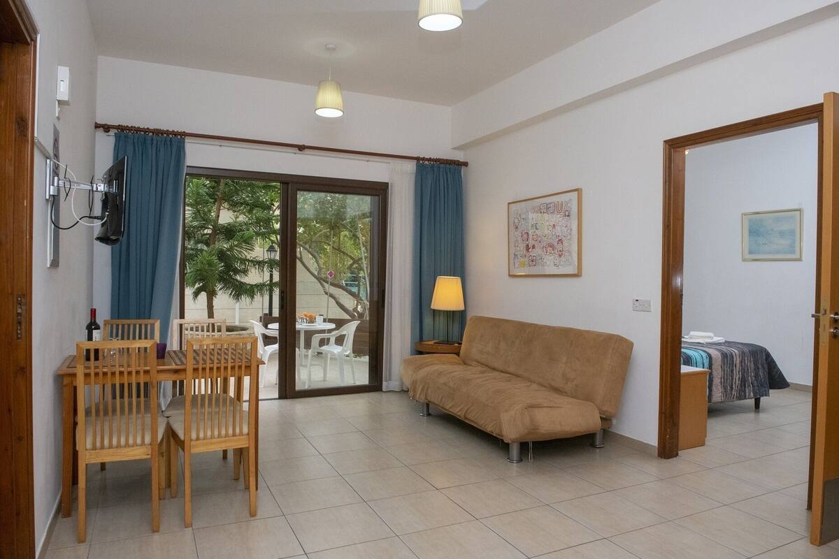 Apartment, 2 Bedrooms | Living area | TV