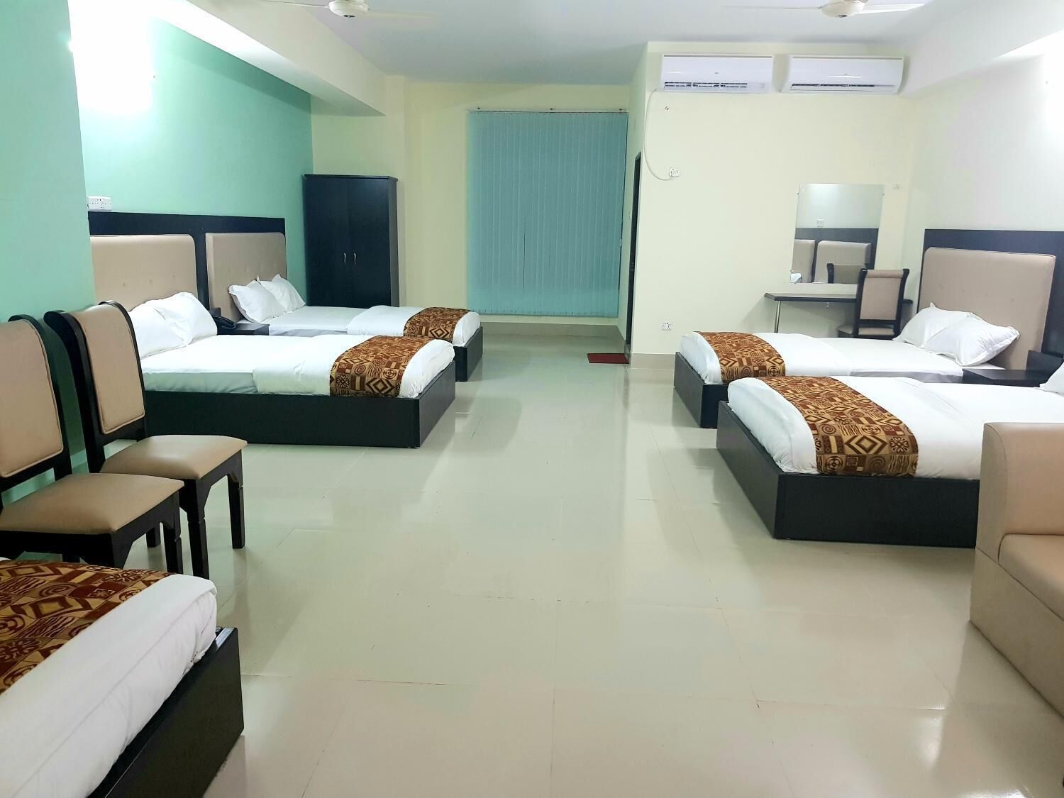 Schreibtisch, kostenloses WLAN