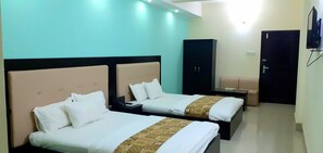 Deluxe Triple Room | Desk, free WiFi - Hotel Grand Surma (Sylhet)