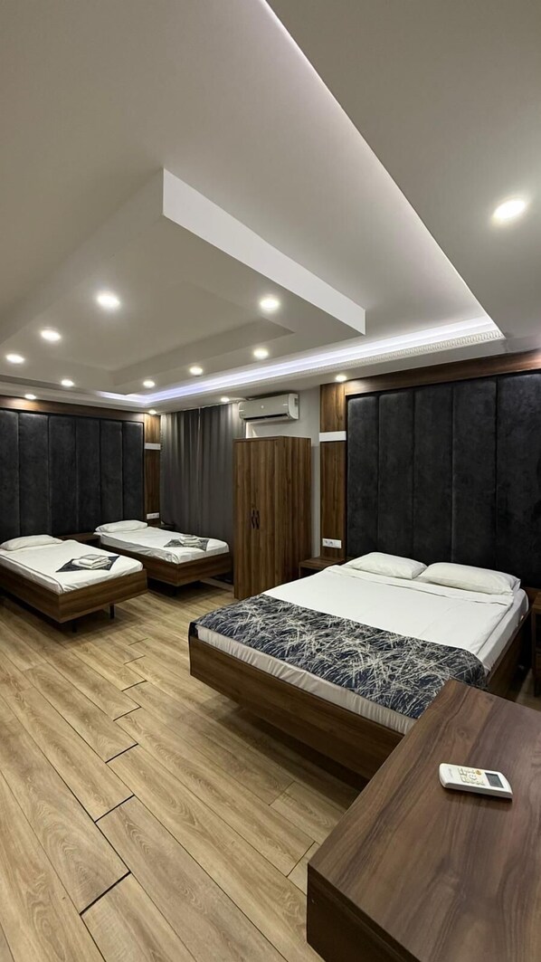 Kamar Keluarga | Seprai premium, minibar, kedap suara, dan setrika/meja setrika