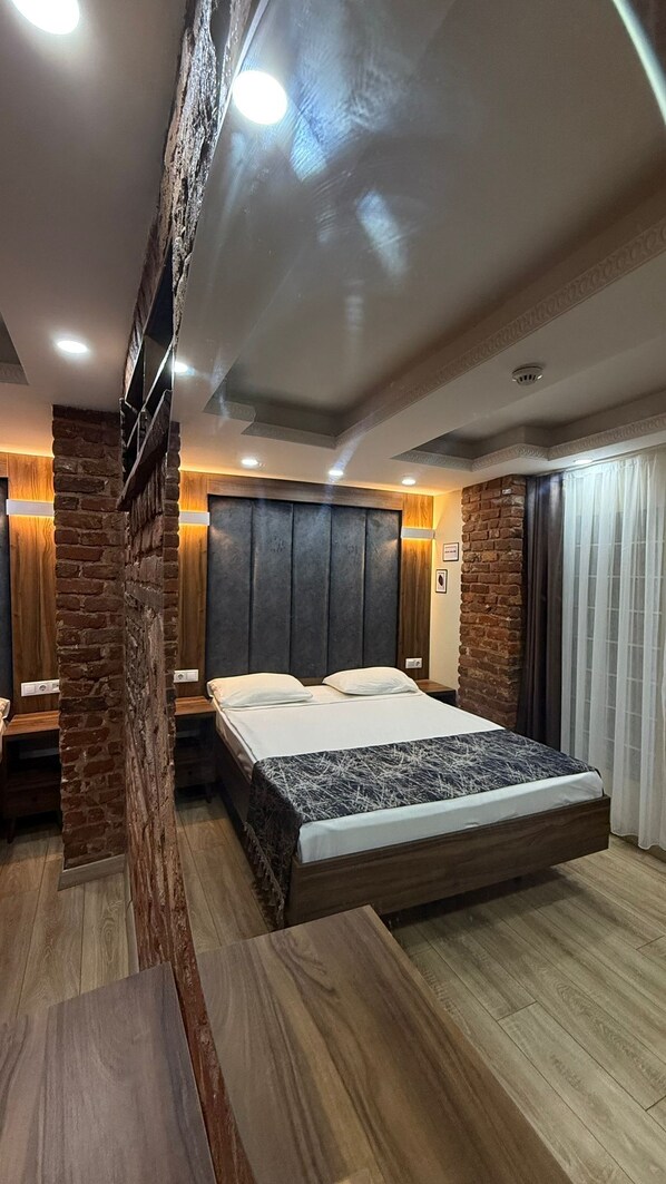 Economy Double Room, No Windows | Premium bedding, minibar, soundproofing, iron/ironing board