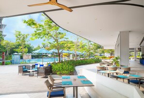 Breakfast, lunch and dinner served - OZO North Pattaya (Pattaya)