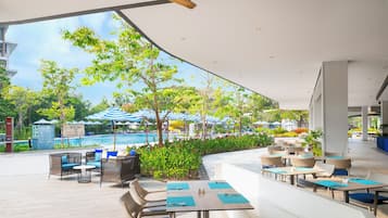 Breakfast, lunch and dinner served