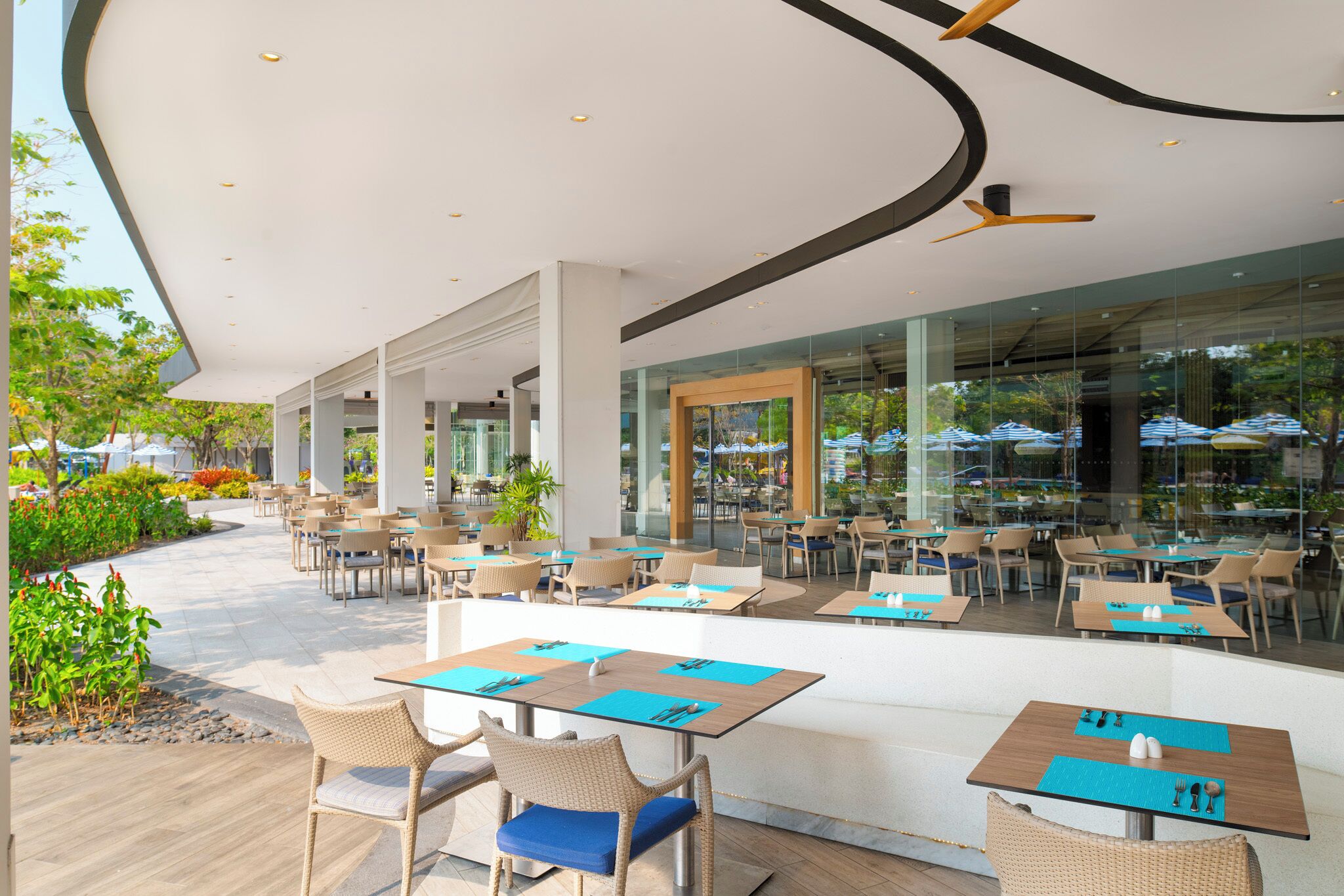 breakfast, lunch and dinner served