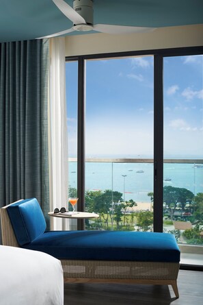 In-room safe, desk, laptop workspace, blackout drapes - OZO North Pattaya (Pattaya)