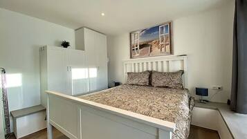 Condo | 1 bedroom, blackout drapes, free WiFi, bed sheets