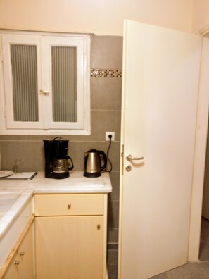 Appartement | Cuisine privée | Réfrigérateur, un four, surface de cuisson, cafetiÚre-théiÚre