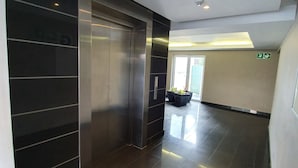 Unclassified image, 4 of 42, button - Tokai Self Catering Apartment (Cape Town)