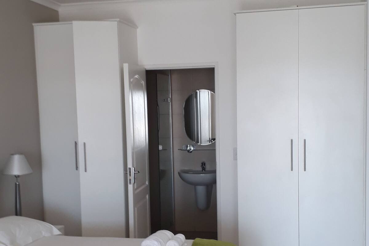 Apartamento Confort, 1 habitación | Sábanas italianas Frette y ropa de cama de alta calidad