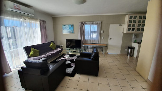 Unclassified image, 1 of 42, button - Tokai Self Catering Apartment (Cape Town)