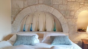 5 Schlafzimmer, Schreibtisch, schallisolierte Zimmer