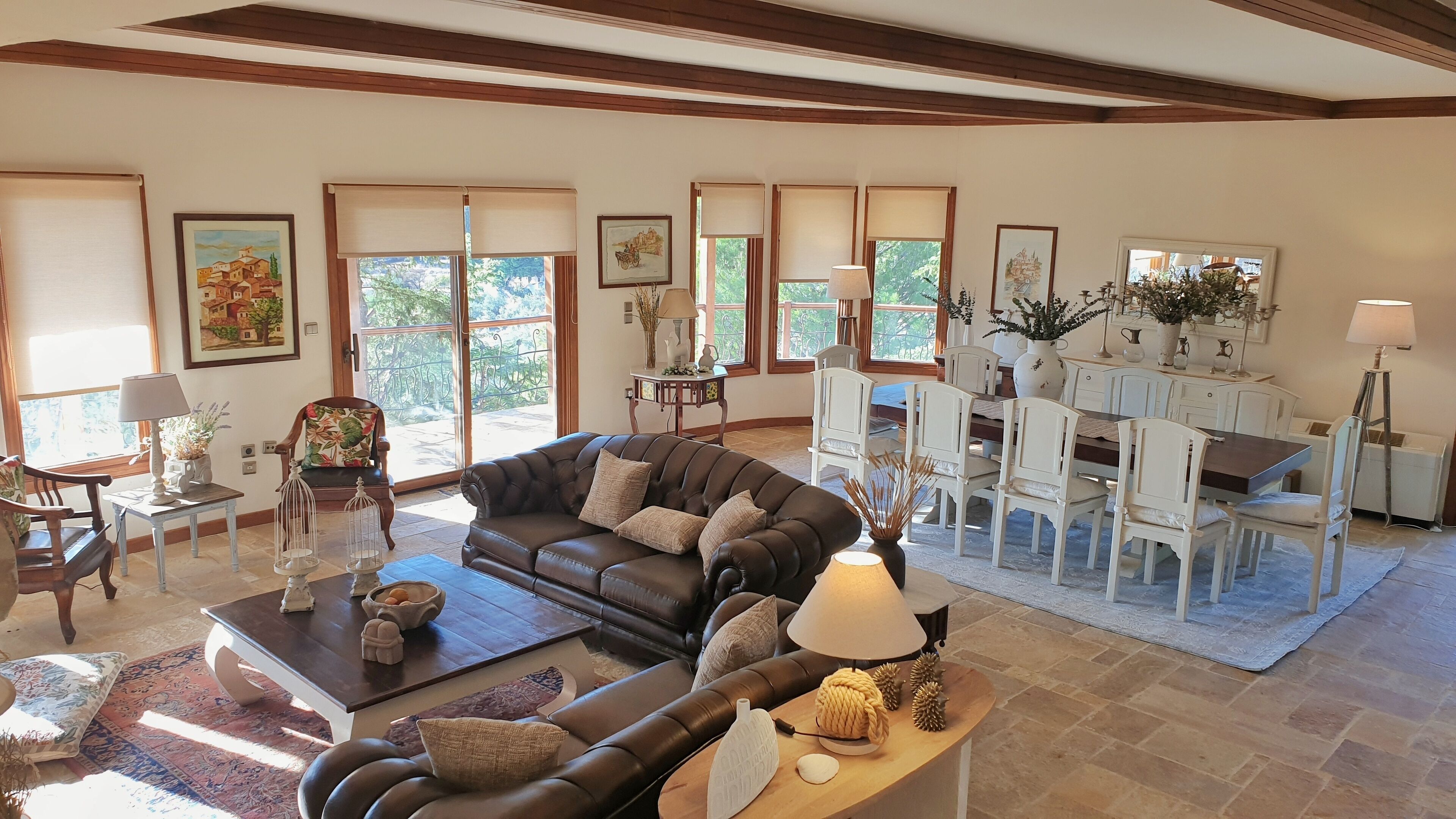 TV, fireplace, books, stereo