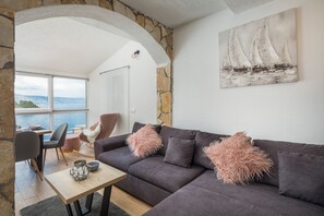 Apartamento, vista para o mar (6+2) | Sala de estar | TV LCD