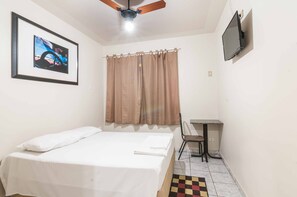 Chambre Double Standard, 1 lit double | Wi-Fi gratuit, draps fournis
