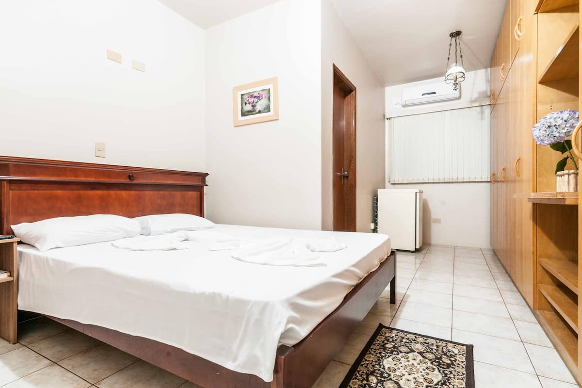 Deluxe-Doppelzimmer, 1 Doppelbett | Kostenloses WLAN, Bettwäsche