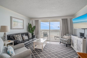 Condo, 1 Bedroom | Living area