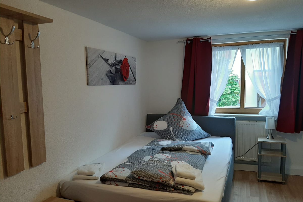 Enkeltrom – comfort | Skrivebord, blendingsgardiner, barnesenger og wi-fi (inkludert)