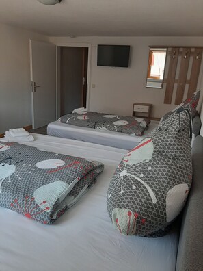 Classic Triple Room - Gästehaus Pension Waldhorn (Weilen Unter Den Rinnen)